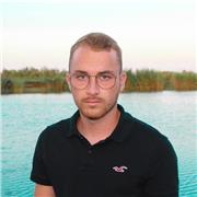 Profesor de matemáticas, inglés y física y química imparte clases desde primaria hasta bachillerato